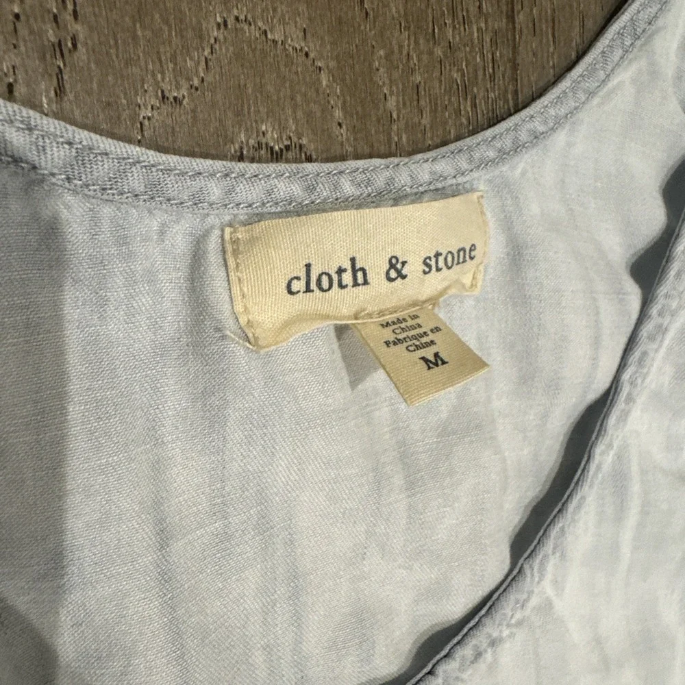 Cloth & Stone Blue Denim Top Sleeveless 100% Tencel Anthropologie Medium - Picture 2 of 3